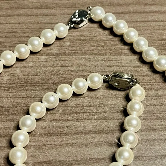 Elegant Pearl Necklace and Bracelet Set - Picture 2 of 7